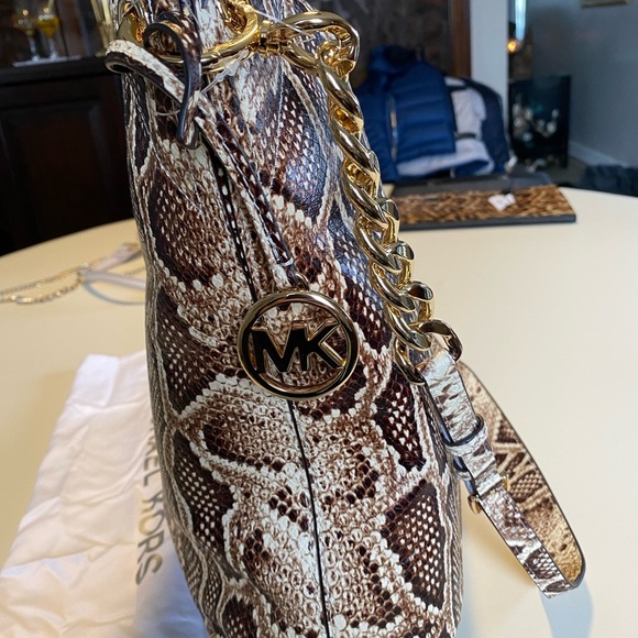 New Large Michael Kors Uptown Astor Legacy Python Embossed Leather Tote Bag - Picture 7 of 8